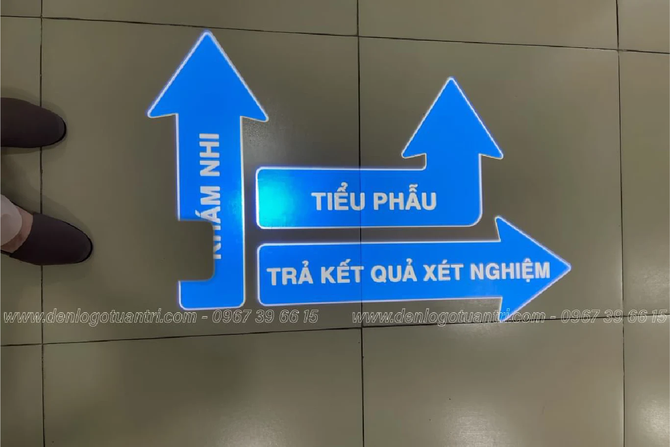Đèn chiếu chỉ dẫn bệnh viện xuống sàn, tường 22 Lap Dat Den Chieu Logo Am Tran